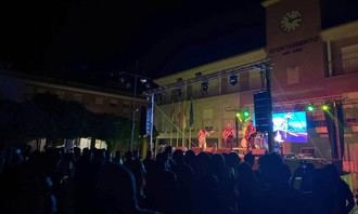 Tributo a Extremoduro llena de energía la Plaza del Pueblo en Cabanillas