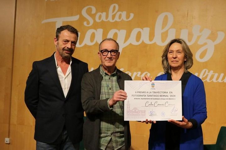 Carlos Cánovas recibe el premio 'Santiago Bernal' por su trayectoria en fotografía