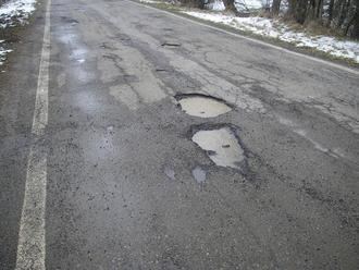 El 52% de las carreteras estatales, autonómicas y forales tienen deterioros graves o muy graves, según un estudio