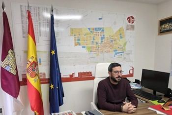 Aparicio celebra la llegada de LIUX a Azuqueca y la creación de 500 empleos