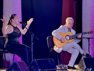 Cerca de 200 asistentes disfrutan del flamenco en el Patio de los Leones