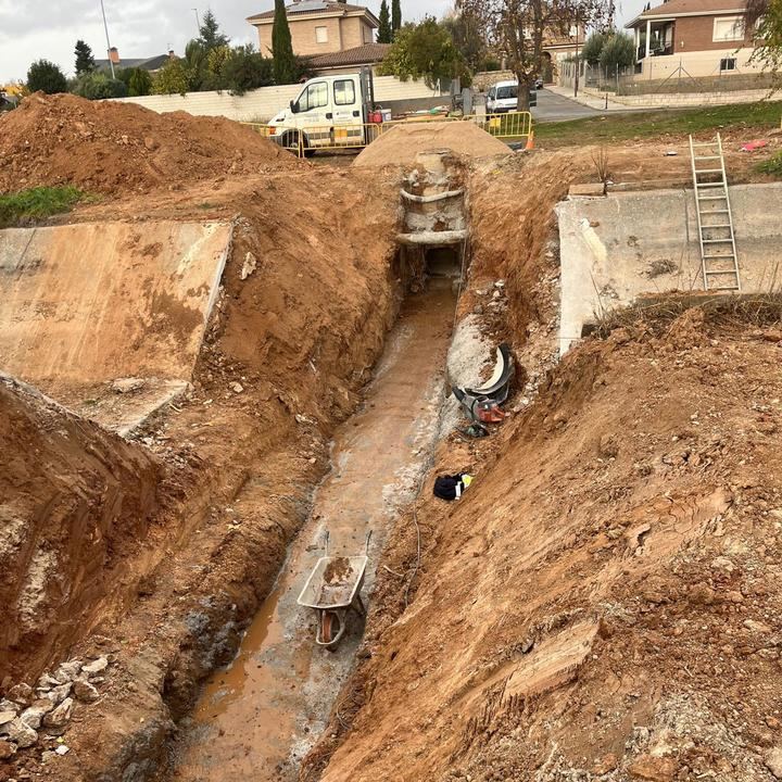 Ejecutada en Cabanillas una importante reparación de un colector principal, bajo el Canal del Henares