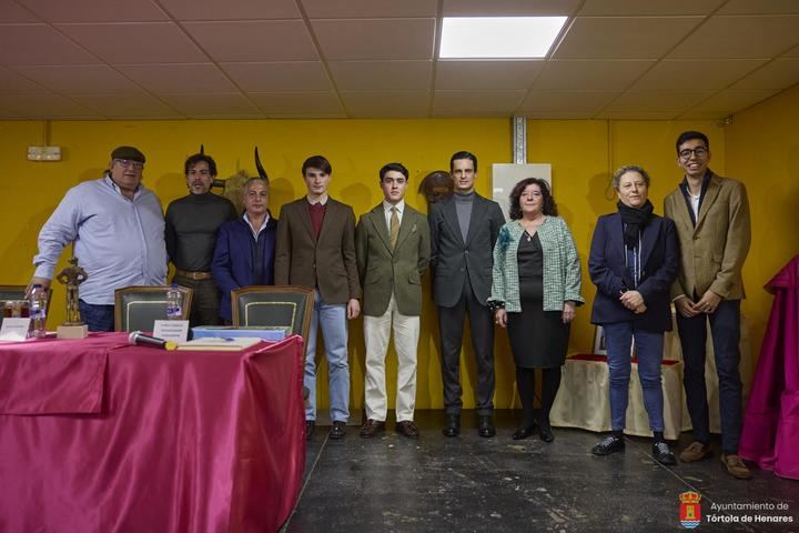 EL IV Coloquio Taurino de Tórtola de Henares reúne a figuras del toreo y multitud de aficionados