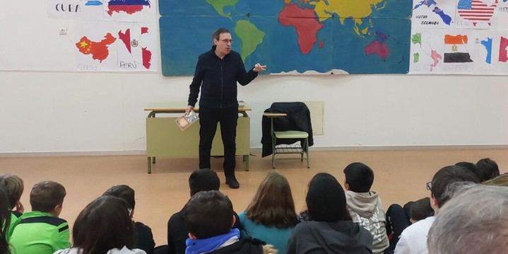 Diego Arboleda se reúne con escolares en Alovera esta semana