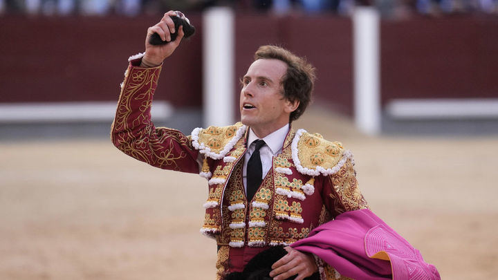 Sin premio para el valor descarnado de San Román y una oreja para la voluntad de Román