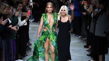 Donatella Versace abandona la dirección creativa de la marca tras 30 años en el cargo