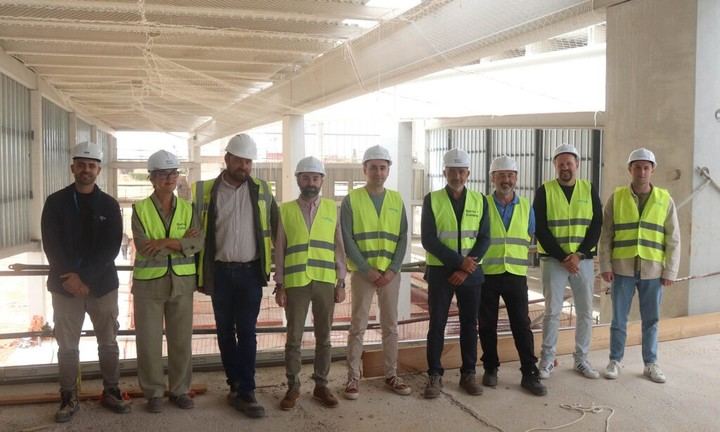 El alcalde supervisa el avance del nuevo Centro Acuático en Cabanillas del Campo