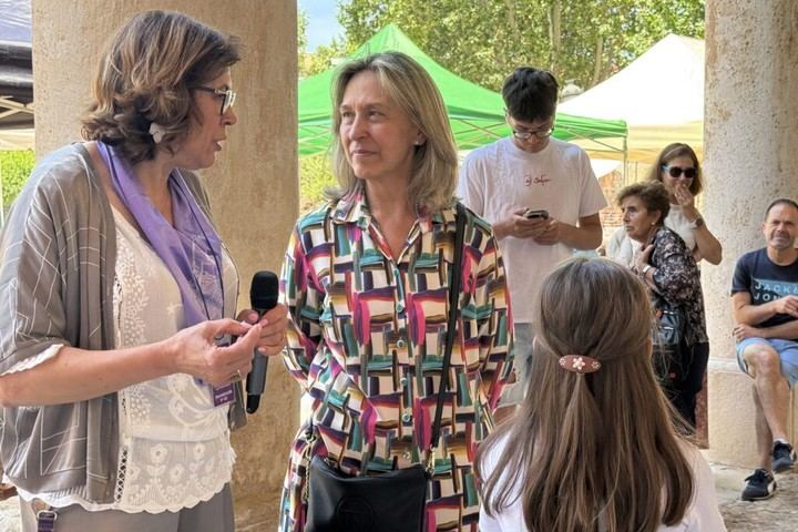 El XVIII Encuentro Nacional de Encajeras anima los jardines del Infantado