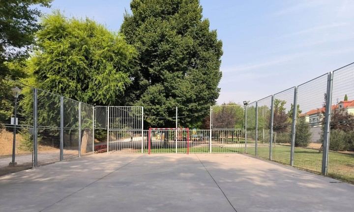 Renovación total de la pista deportiva en el parque entre El Mirador y El Soto