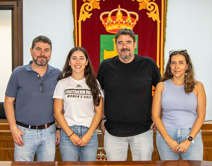 El Ayuntamiento apoya a Elena Melich, primera golfista profesional de la provincia