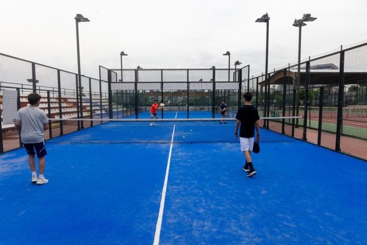 Guadalajara moderniza 9 pistas de pádel con césped de última tecnología