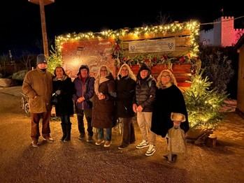 El Ayuntamiento de Quer organiza una excursión cultural para mayores a Puy du Fou