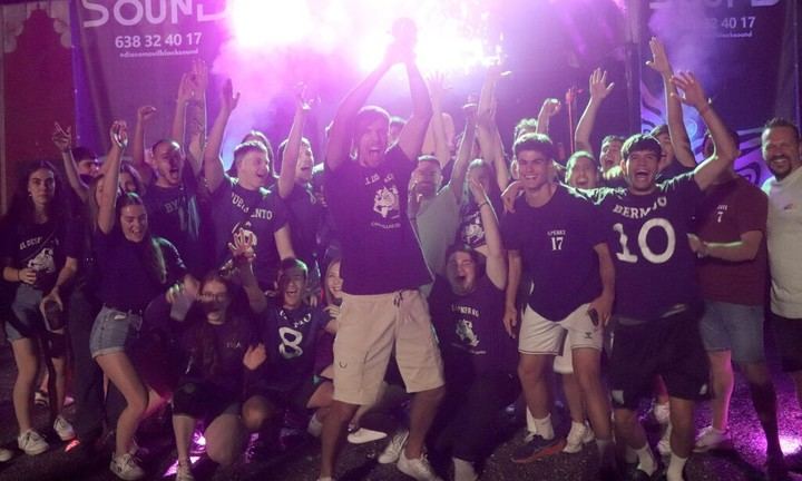 La peña 'El Desenfreno' destina su premio a la lucha contra el cáncer de mama metastásico