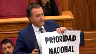 El PSOE de Castilla La Mancha tumba la propuesta de VOX para incluir la bandera de España en la Policía Local y vuelve a rechazar la Prioridad Nacional