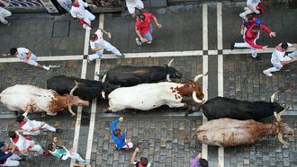 Los toros de Fuente Ymbre, protagonizan un primer encierro rápido y masificado en San Fermín