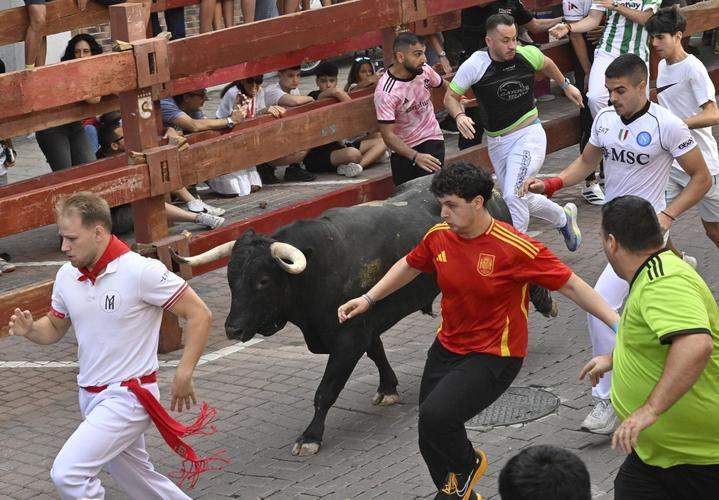 Un herido por varetazo y seis atenciones leves en un rápido sexto encierro de Sanse