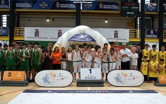 Cerca de 16.000 escolares han participado en el Campeonato Provincial de Deporte en Edad Escolar, que hoy ha celebrado su entrega de premios