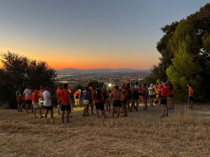Gran afluencia en las Quedadas Nocturnas del Club Maratón Guadalajara 2025 con apoyo municipal