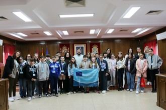 Estudiantes de Azuqueca, Italia y Macedonia del Norte visitan el Ayuntamiento en proyecto Erasmus