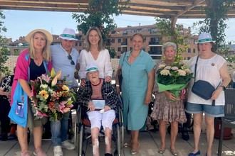 Alfonsa celebra su 107 cumpleaños rodeada de cariño en Guadalajara