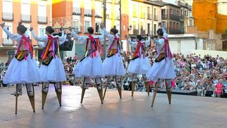 Medio millar de vibran con la fuerza y la belleza del III Festival Nacional de Folclore de Guadalajara
