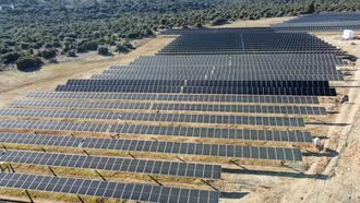 Comienzan a operar las centrales fotovoltaicas de Zurita I y II con 100 MW de potencia combinada
