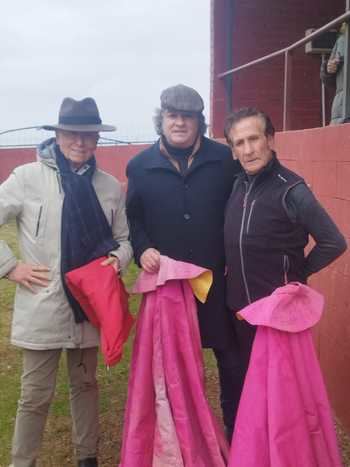 Frascuelo y Ortega Cano, juntos en la finca del rejoneador Alfonso López Bayo