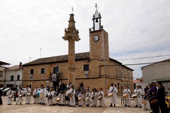 Devoción, tradición y tambor, en la Tamborrada de Fuentenovilla