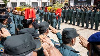 Montero sola ante los abucheos tras el plantón de Sánchez y Marlaska en el funeral de los guardias civiles : 