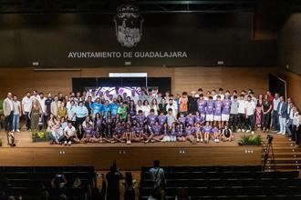 La alcaldesa arropa al BM Guadalajara en la gala de presentación de la temporada 2026-2027