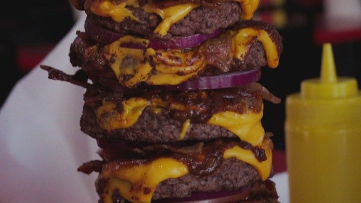 Récord Guinness: así es la hamburguesa con más calorías del mundo