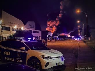 Perimetrado un incendio de palets en una campa de Marchamalo