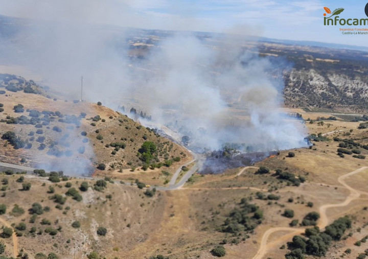 Servicios de extinción de C-LM trabajan para extinguir los incendios declarados en Hellín y Loranca de Tajuña