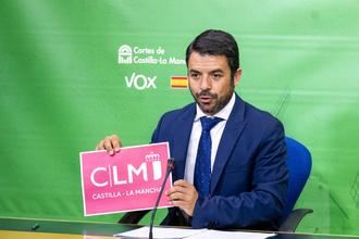 VOX denuncia que Page moviliza un centenar de coches oficiales y gasta 3.000 euros en aparcarlos a la sombra