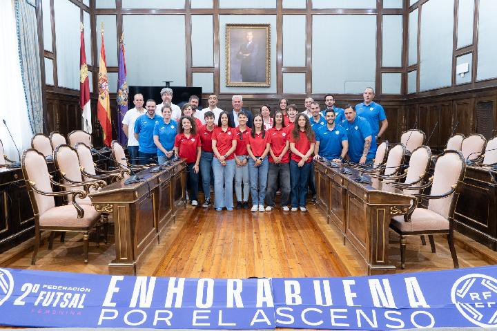 José Luis Vega apoya al CD Chiloeches tras su ascenso a Primera División femenina