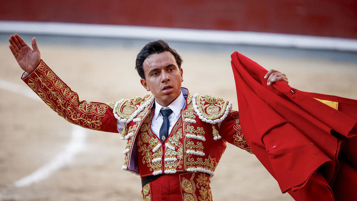 Juan de Castilla saca lo poco estimable de la mansada de Dolores Aguirre