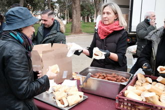 Guadalajara celebra su Jueves Lardero con sabor tradicional y 2.200 raciones de chorizo repartidas en la Concordia