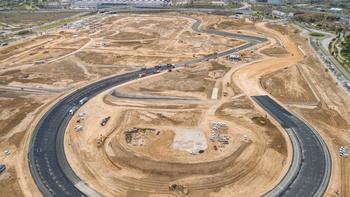 La espectacular curva Monumental, del Madring, ya está asfaltada