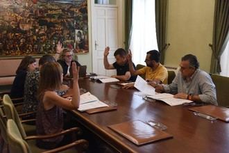 La Diputación de Guadalajara subvenciona collares para proteger ganado de lobos