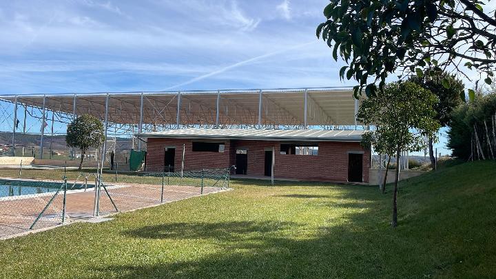 Diputación destina 123.900 € para finalizar vestuarios de la piscina en Cogolludo