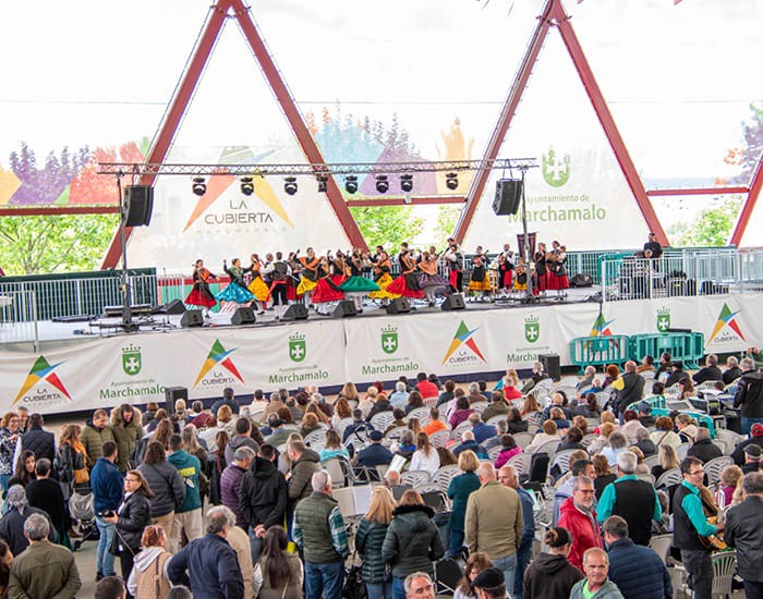 Marchamalo celebra con éxito la III Fiesta del Folclore Provincial a pesar de la lluvia