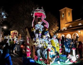 Los Reyes Magos cierran una Navidad participativa en Marchamalo con su Cabalgata