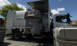 La Mancomunidad Vega del Henares estrena camiones lavacontenedores para mejorar la limpieza urbana