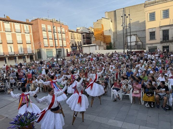Guadalajara celebra el II Festival Nacional de Folclore en su Plaza Mayor