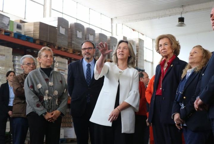 Doña Sofía visita el Banco de Alimentos en Guadalajara