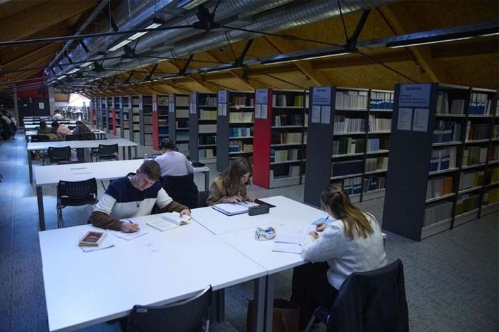 Universidad de Alcalá ofrece ayudas económicas a estudiantes en dificultades financieras