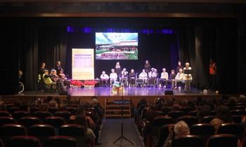 Los mayores de Cabanillas celebran la Nochevieja con una obra de teatro
