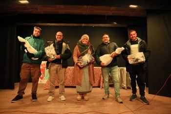 Niños de Quer celebran resorteo navideño con décimos no premiados