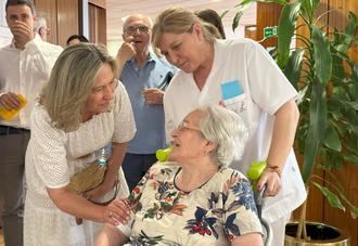 La alcaldesa de Guadalajara felicita a los trabajadores y usuarios de Los Olmos en el 50 aniversario de esta residencia