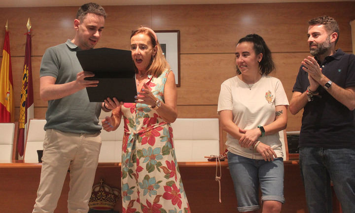 Homenaje a la funcionaria Lourdes Caballero, histórica conserje del Colegio San Blas, en su jubilación